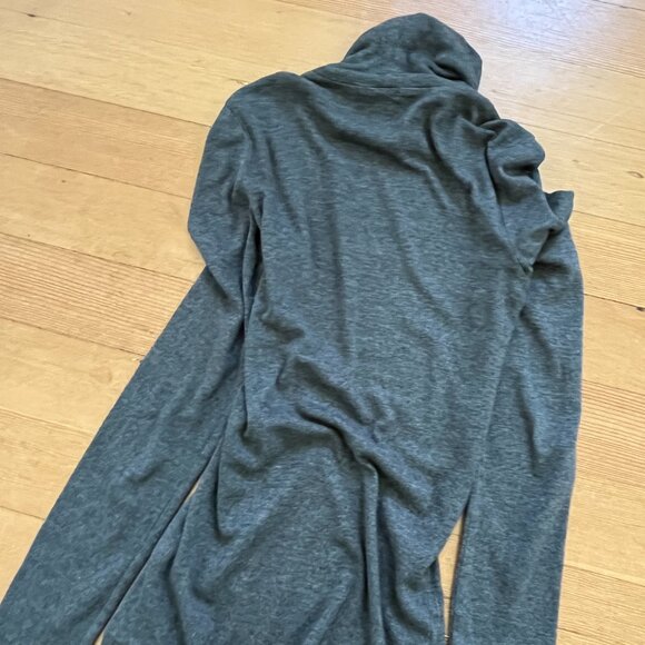 Fitted Grey Turtleneck - Picture 6 of 6